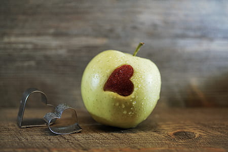 closeup photo of granny smith fruit thumbnail
