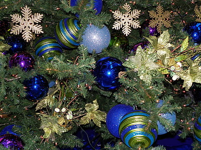 Christmas tree with snow flakes and bauble decor attachment thumbnail