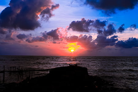 ocean under cloudy sky thumbnail