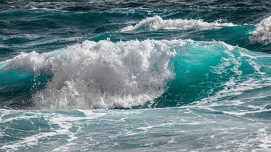 sea waves at daytime thumbnail