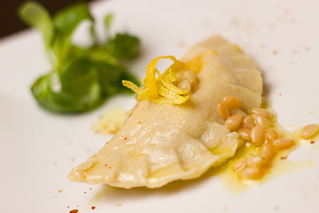 dim sum on plate thumbnail
