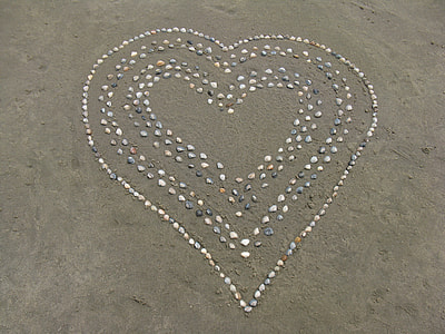 heart-shaped sand decor thumbnail