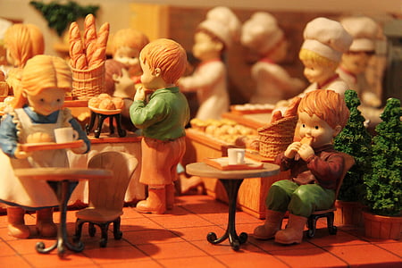 Precious Moments figurine thumbnail