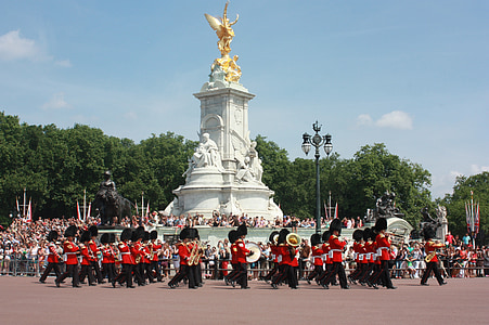 musical band plays under blue sky thumbnail
