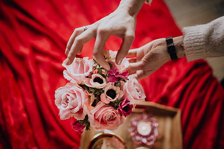 Romantic Valentine’s Day bouquets thumbnail
