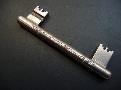 silver key thumbnail