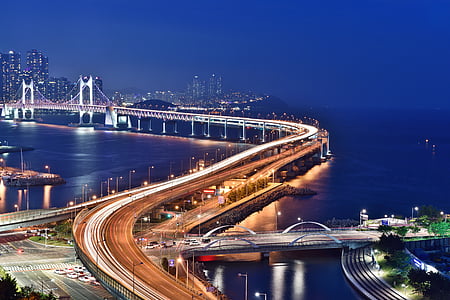 time lapse photography of Brooklyn Bridge thumbnail