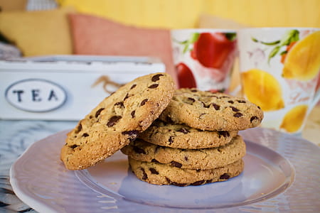 chocolate cookies on plate thumbnail