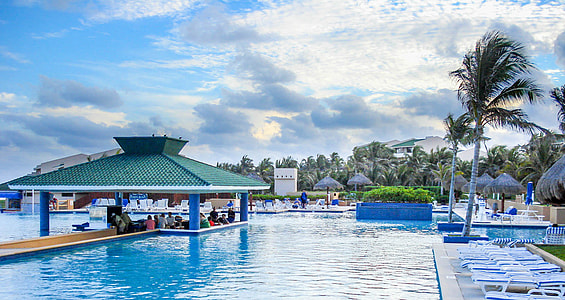 Pool Bar in Cancun, Mexico thumbnail