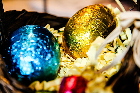 Easter Egg on nest thumbnail