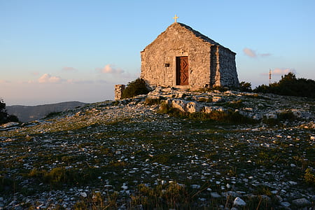 cathedral on mountain thumbnail