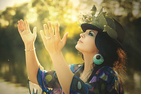 woman wearing black bucket hat and purple top thumbnail