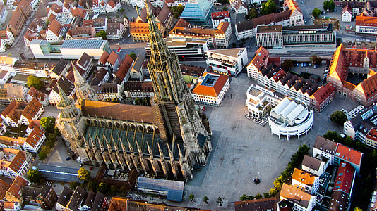 aerial photography of Sagrada Familia at daytime thumbnail