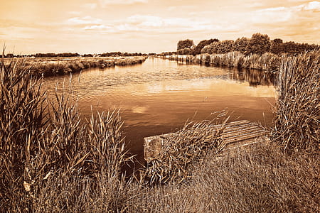 body of water between the gras thumbnail