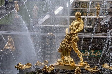 gold man statue thumbnail