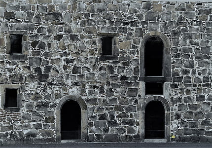 shallow focus photography of gray concrete house thumbnail