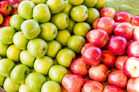 Pile of Gala and Granny Smith Apples on Market thumbnail