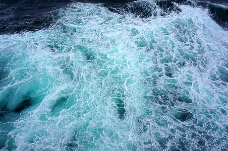 green sea waves thumbnail