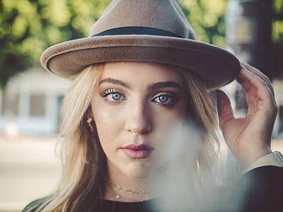 woman wearing brown fedora hat selective focus photography thumbnail