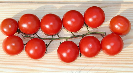 close-up photo of tomatoes thumbnail