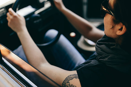 Woman in the car thumbnail