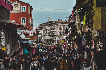 people on market thumbnail