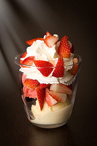 strawberry shake with cream thumbnail