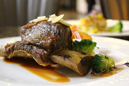 grilled steak with broccoli toppings thumbnail