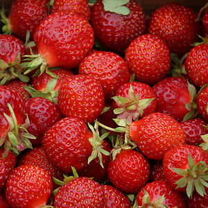 bunch of strawberries thumbnail