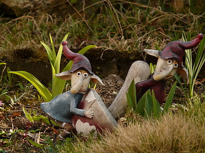 two gnomes in garden thumbnail