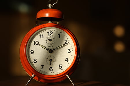 alarm clock at 10:11 thumbnail