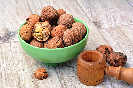 walnuts in bowl thumbnail