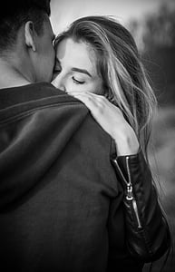 man kissing a woman thumbnail