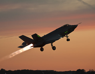 fighter jet taking off thumbnail