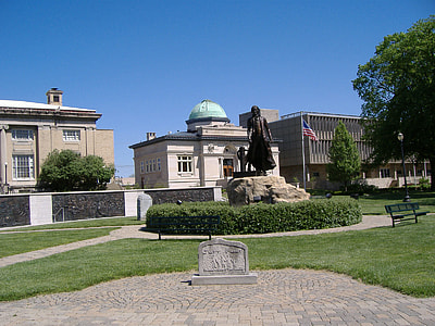 Statue at Warder Park in Jeffersonville, Indiana thumbnail