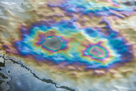 oil on body of water thumbnail