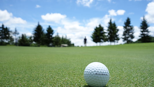 golf ball on ground thumbnail