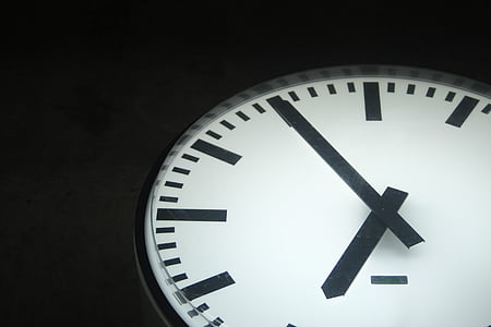 clock displaying 7:50 thumbnail