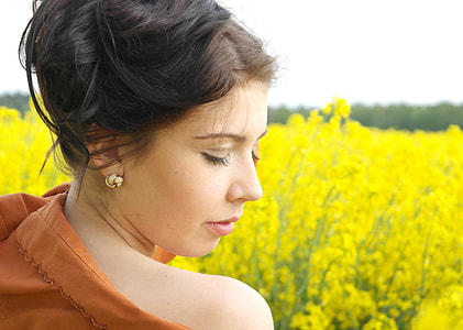 woman in brown top thumbnail