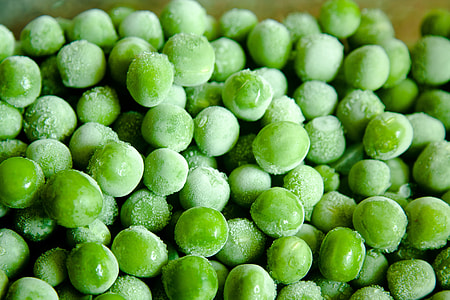 pile of frozen green peas thumbnail