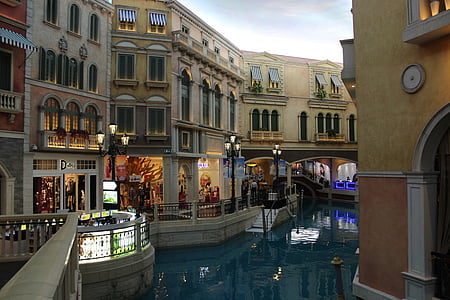 Venice Canal during daytime thumbnail