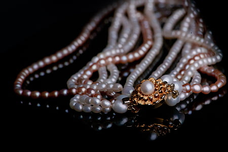 white pearl necklace thumbnail