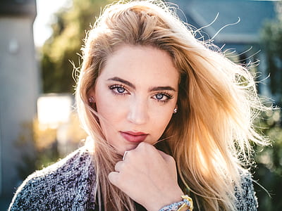 woman holding her chin at daytime thumbnail