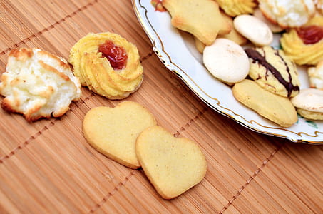 cookies on top of white ceramic plate thumbnail