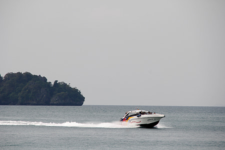white bowrider boat traveling on sea thumbnail