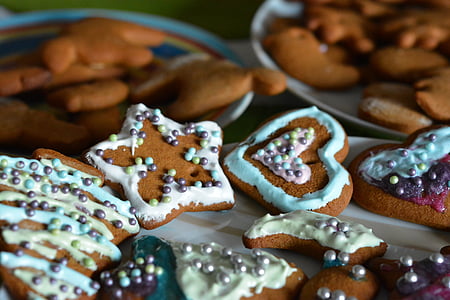 baked cookies on plate thumbnail