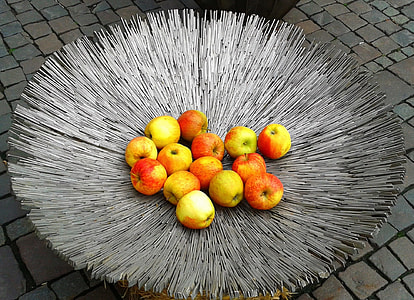 apples on rug thumbnail
