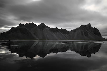 Black & White Icelandic Mountains thumbnail