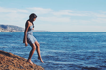 shallow focus photography of woman on seashore thumbnail
