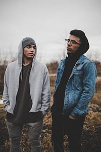 man in gray zip-up hoodie thumbnail